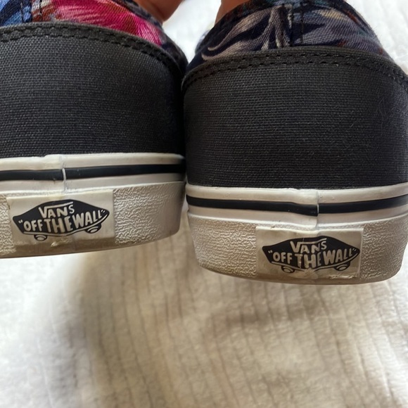 Vans - Picture 4 of 12